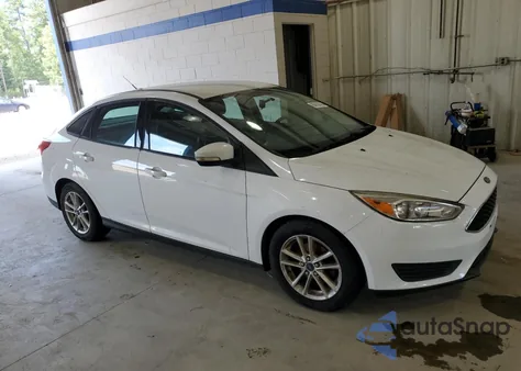 2016 Ford Focus Se z USA, uszkodzony, nr VIN 1FADP3F2XGL228917
